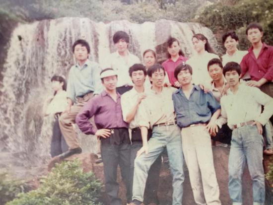 &nbsp;&nbsp;&nbsp;&nbsp;在深圳打工的塘山村老乡一起外出游玩