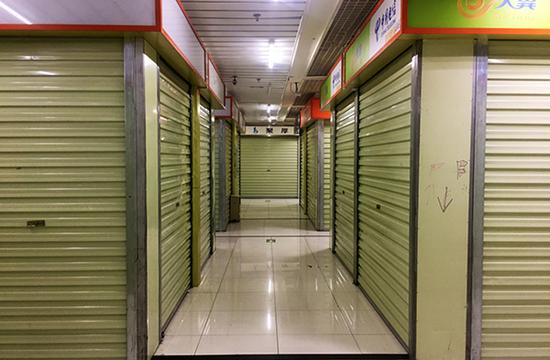 华强北由盛而衰的手机市场。&nbsp; 澎湃新闻记者 蒋晨悦 图