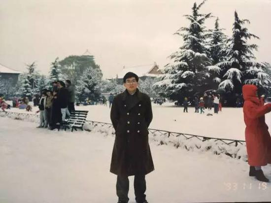 ▲1993年，在北大校园内