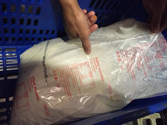 麦当劳冰淇淋原料包。&nbsp; 澎湃新闻记者 邹娟 图