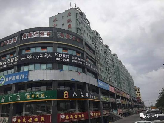 亚欧国际小区 &nbsp;《等深线》记者 周远征 &nbsp;摄影
