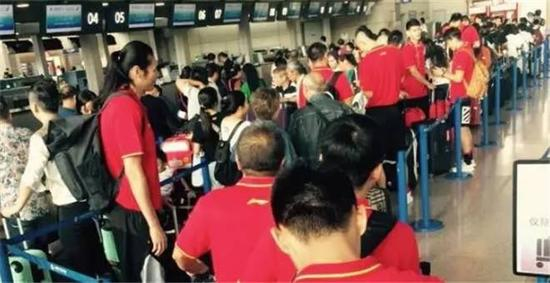 9月19日，作为赛季前磨合和练兵的机会，全队启程出征在新加坡举行的第11届鱼尾狮杯。