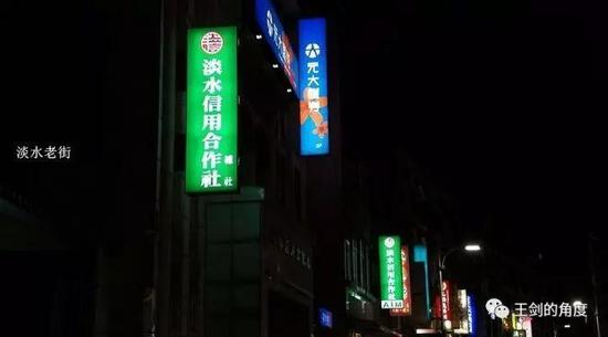 台湾城乡街头银行密布