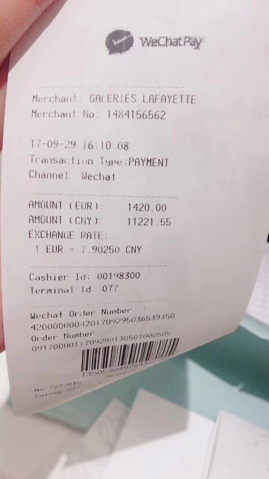 图片摄于巴黎老佛爷百货