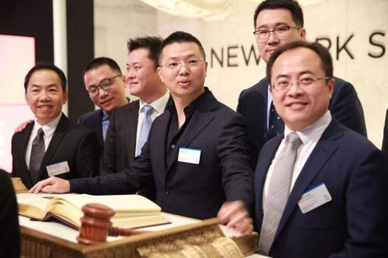 趣店上市了，让我们来忆一下当年。（图为陈维广、罗敏、朱天宇等在纽交所）