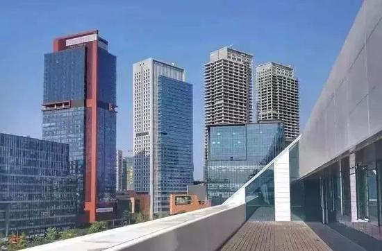 右三为花漾锦江