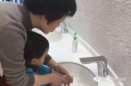 除了这些萌萌的教室、活动区、休息区，园区内还有地暖。