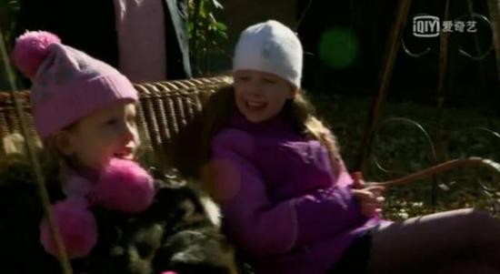 罗杰斯的两个女儿&nbsp; 视频截图