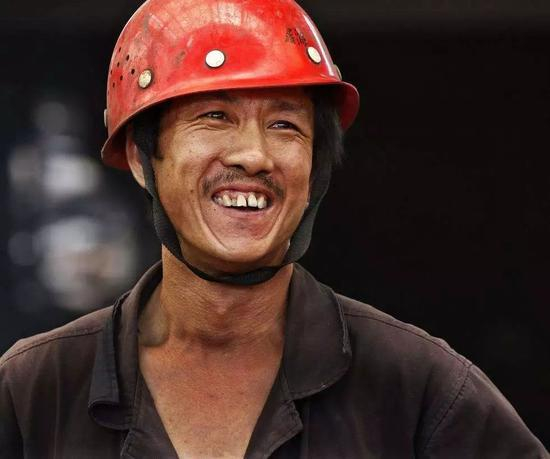 （图片来源于：网络，非特斯拉工人）