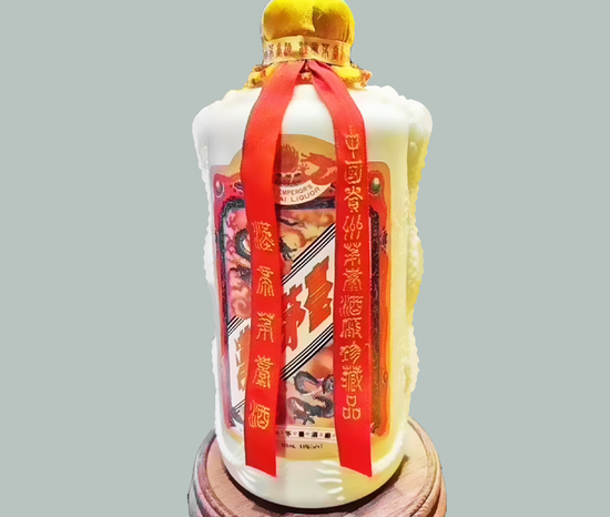 图注：当年发生百亿拍卖“事故”的就是这瓶汉帝茅台酒