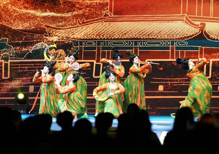 《唐宫夜宴》小姐姐亮相2021中国（郑州）国际旅游城市市长论坛