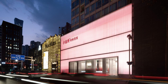 ▲小仙炖的线下旗舰店，图片来自官网。