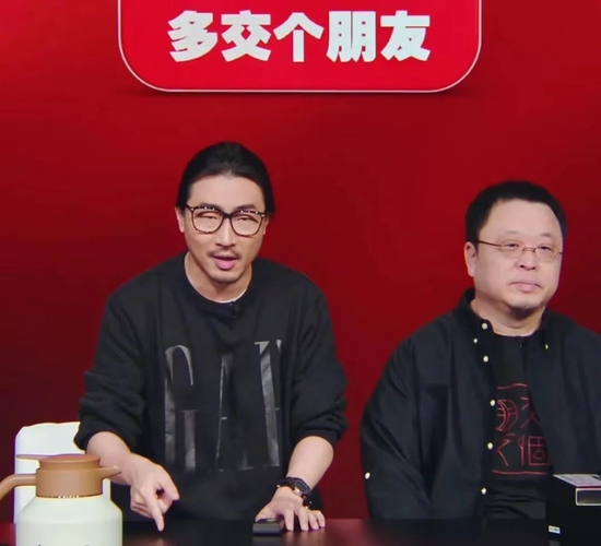 罗永浩走进淘宝直播间