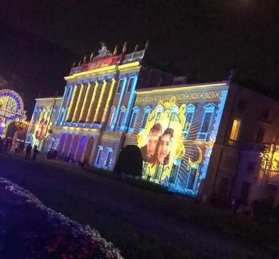 这时爸爸心想：怎么能没有大象送女儿出嫁呢？