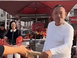 于东来退休后现身老家街头，边吃边叫卖甘蔗，账号改名“傻坏蛋于东来”