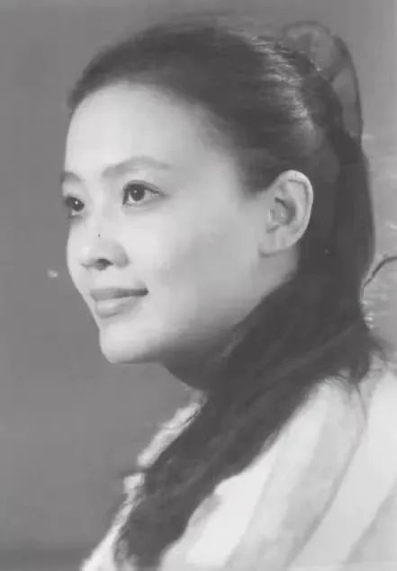 张兰年轻时期的照片