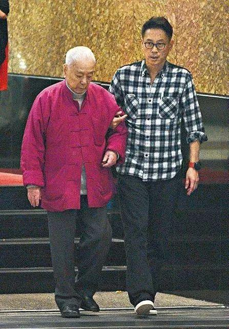 　许世勋（左）与许晋亨