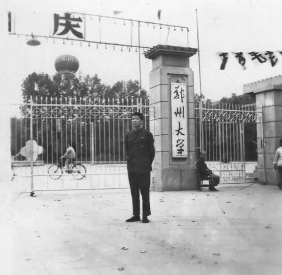 　在母校郑州大学