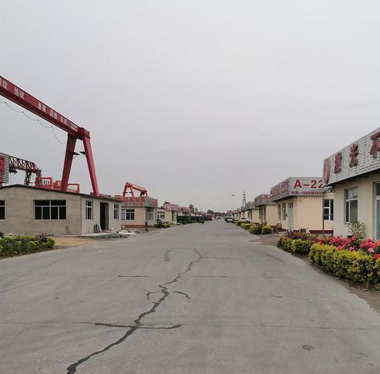 张东晖的朋友圈配图 ：无车的盈升钢材市场&nbsp;拍摄：张东晖