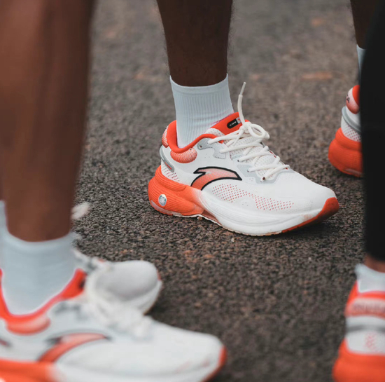 图源：安踏微博