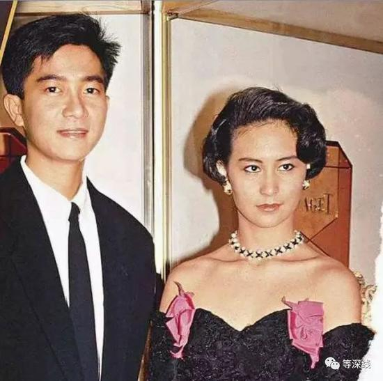 何超琼与著名歌手陈百强出席活动