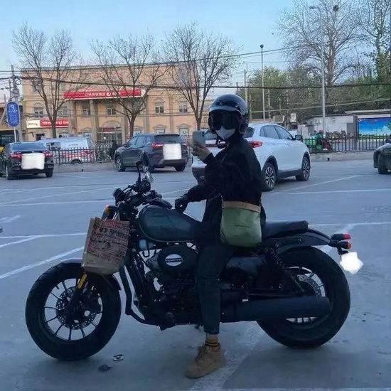 飘飘和她的大韩GV300 / 受访者供图