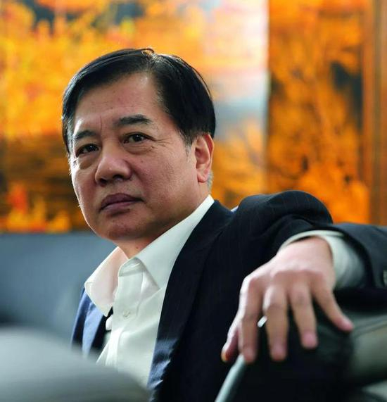 徐沪江作为周礼耀的得力老搭档，深知资产管理公司不是资产打折公司