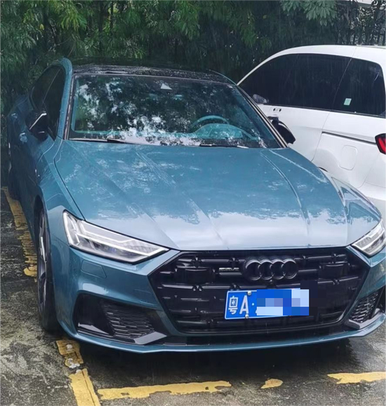 ▲粟先生的奥迪A7L汽车（受访者供图）