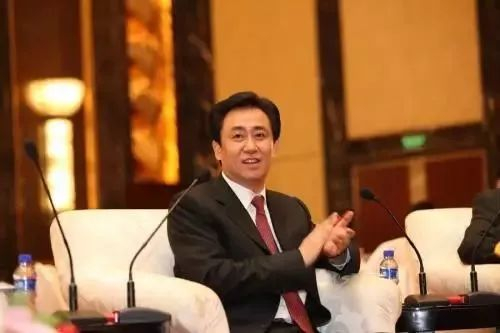 许家印出席活动