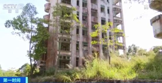 央视关于澳洲山庄烂尾的报道。