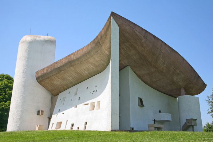 Le Corbusier的建筑作品Notre Dame du Haut，1955年完成，2016年被列入联合国教科文组织世界遗产&nbsp;图片来源：Architectural Digest