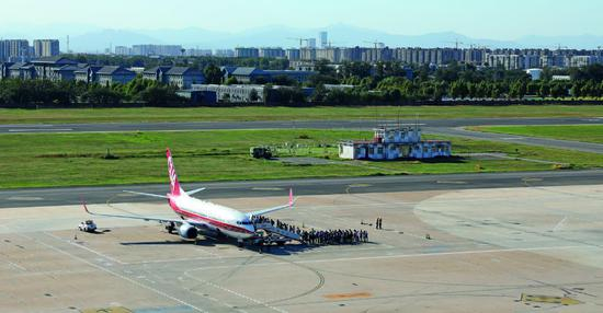 　　南苑机场停机坪