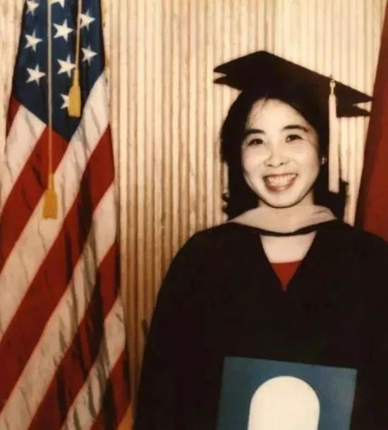  ·1988年，冯丹龙MBA毕业。