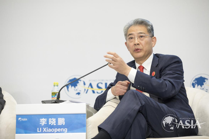 图为中国光大集团股份公司董事长李晓鹏