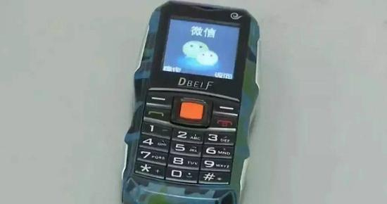 ▲ 安装了山寨微信的老人机