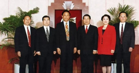 （左二为王宪章，左三为马永伟）