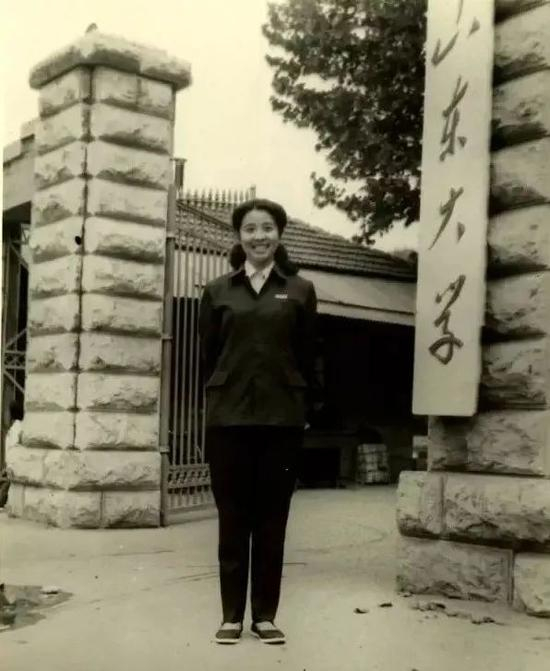 1984年，中美两国达成协议：为中华人民共和国培养高级工商管理硕士（MBA），并在大连理工大学设立了MBA预备班培训中心。