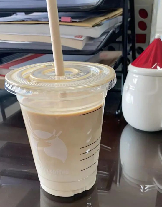 △ 8点40分，消费者薅羊毛的瑞幸已经送达
