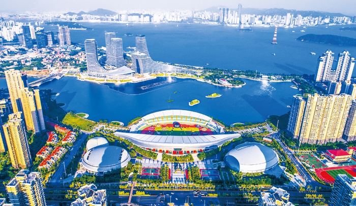 　厦门市坚持扩增量与优存量并举，全力抓招商促发展、抓项目增后劲，推动“高素质的创新创业之城”不断迈向更高水平。图为2020年8月24日，厦门市海沧新城。 厦门市委供图 张奇辉/摄