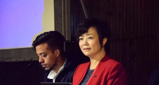 比亚迪高级副总裁兼北美分公司总裁李柯（右）