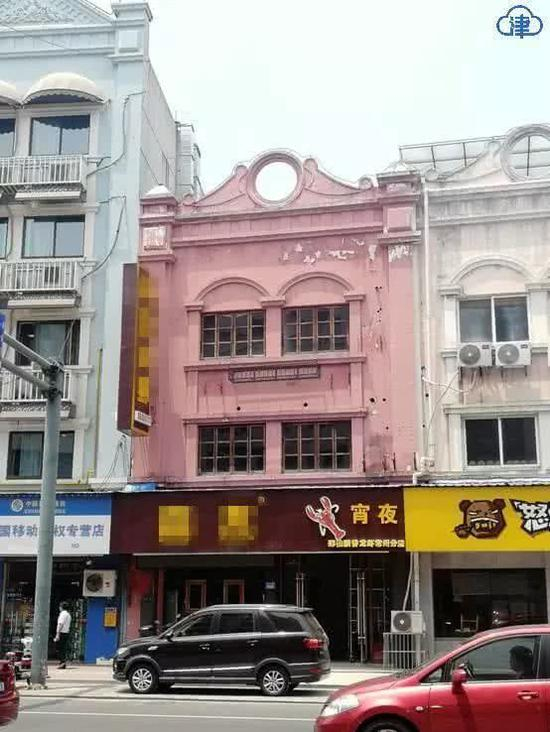 粉色的楼就是原来的鸿福楼