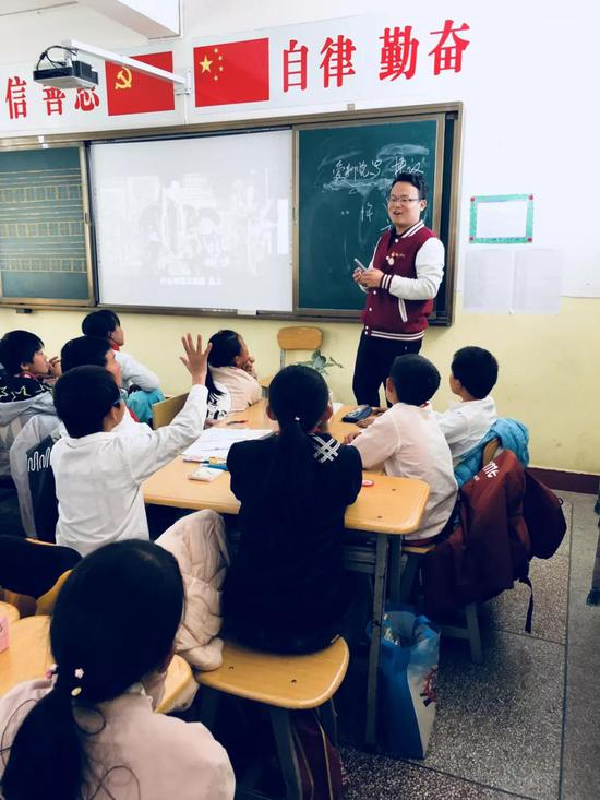 孩子们从未接触过国画，最后的作品却带给大家意外的惊喜。