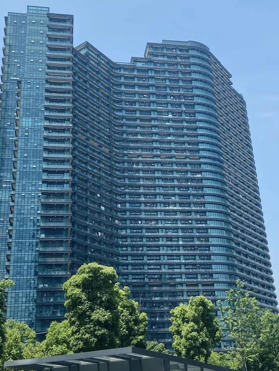 第一次看到丽晶国际，我确实也被它恢宏的气势所惊到