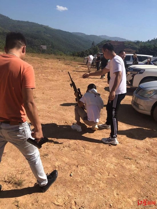 　　▲被骗去的人每天24小时会有荷枪实弹的雇佣兵看管 