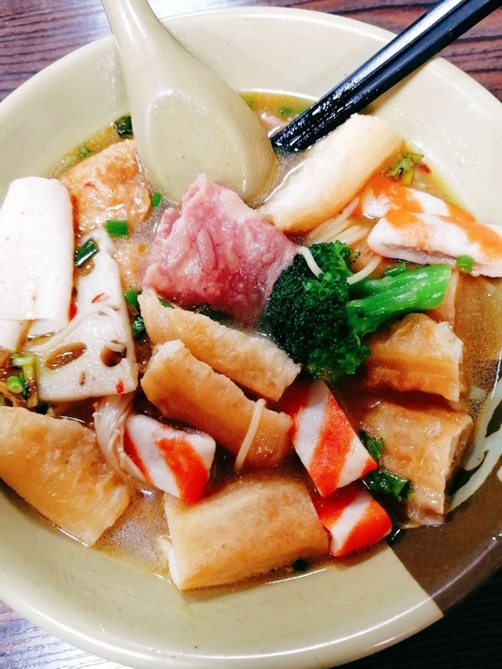 去麻辣烫店吃荤菜，其实只是个陷阱。/图虫创意