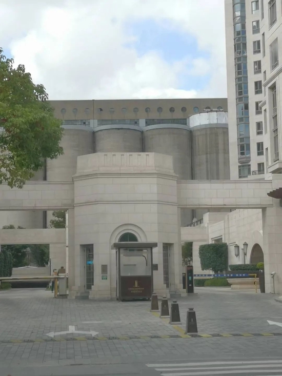 浦东陆家嘴北滨江区域的万科翡翠滨江项目