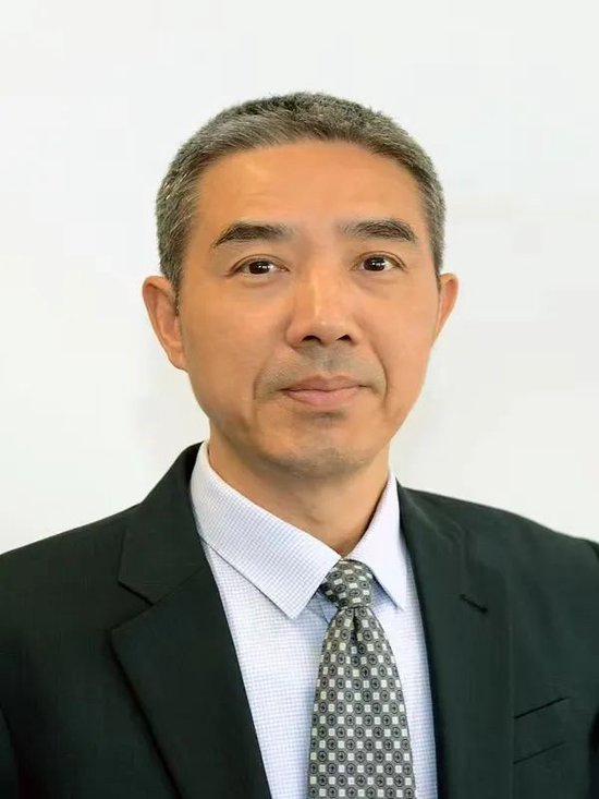 中国农业银行首席经济学家 　　曾学文