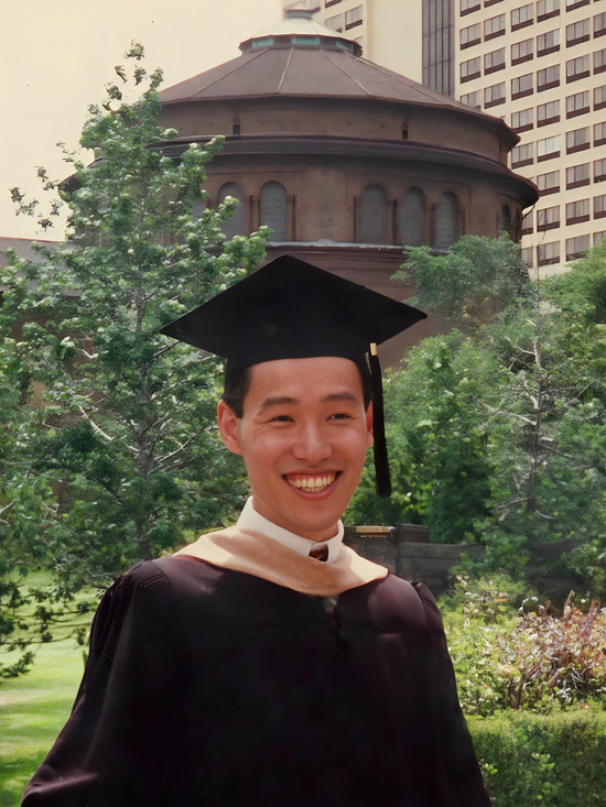  1989年沃顿商学院毕业