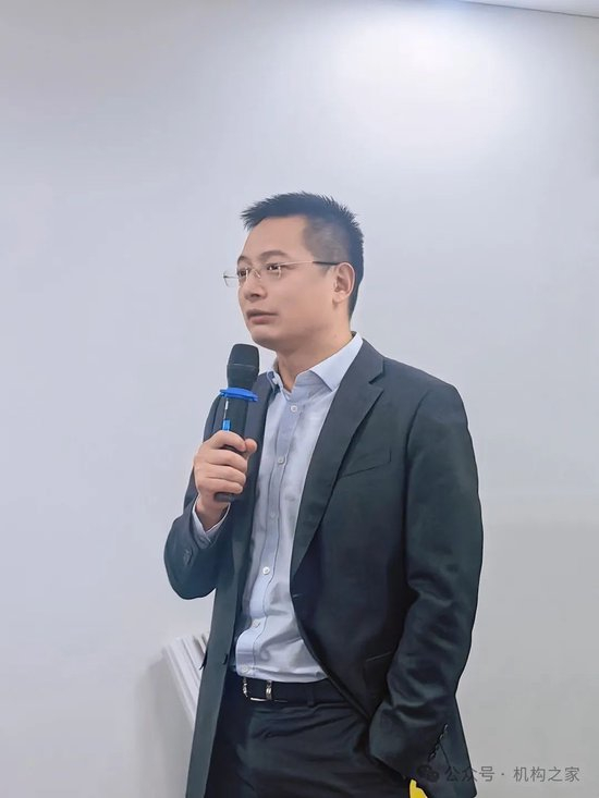 图中人物系拟任总裁周嘉伟