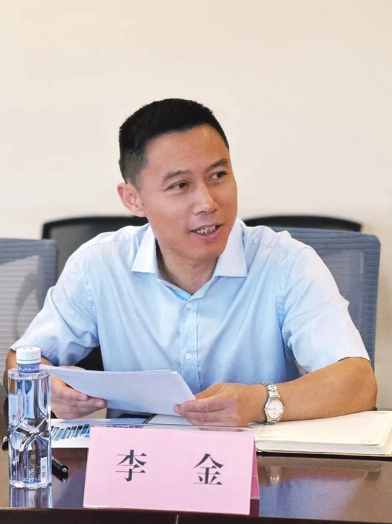 泸州老窖集团党委委员、副总裁，老窖资本党委书记、董事长、总经理李金